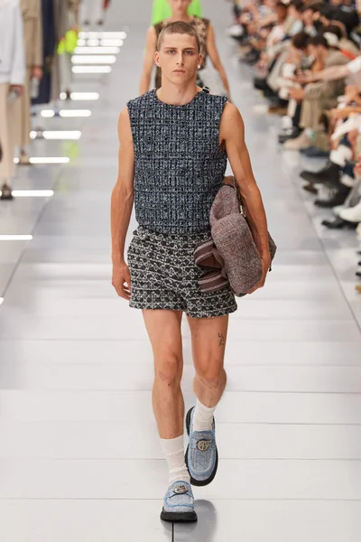 Look 17